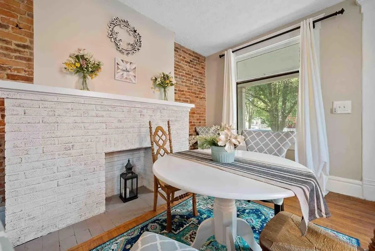 The Village Townhouse - 5 Br Columbus Holiday home